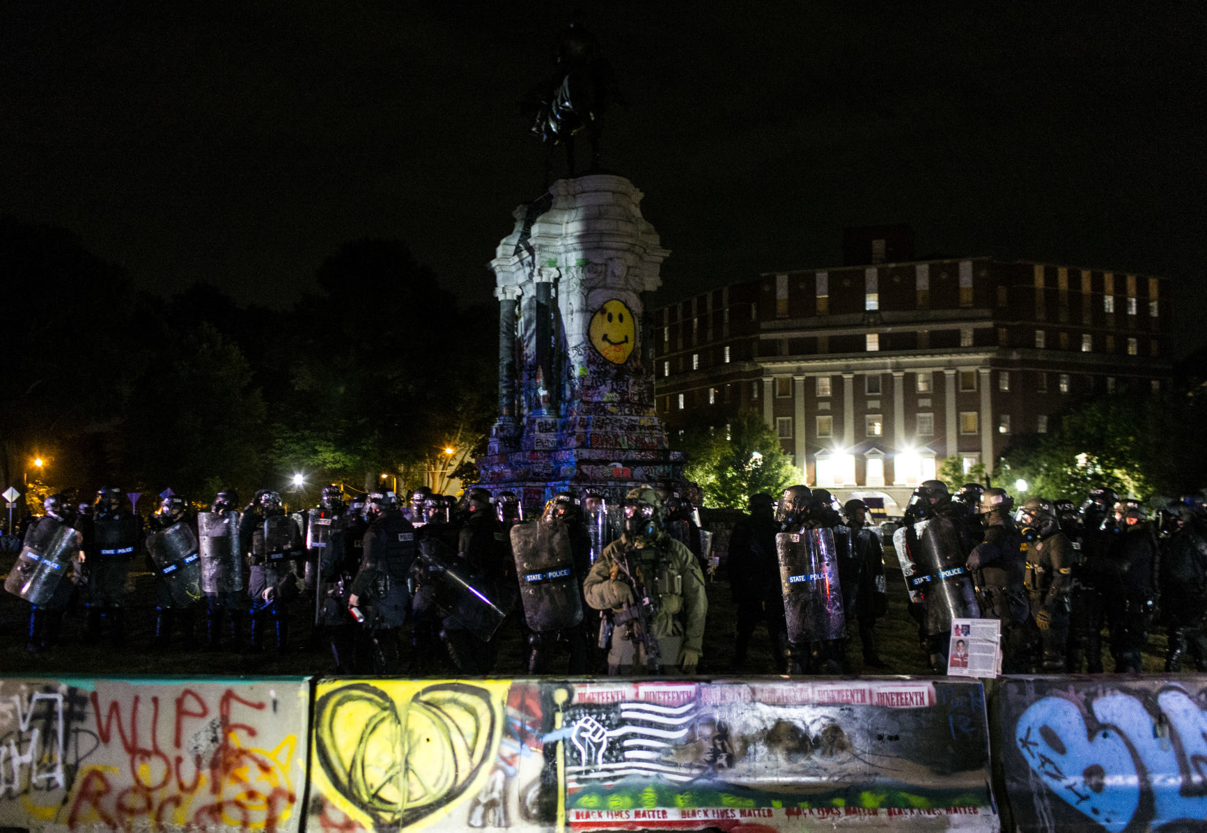 Protest at Lee Monument